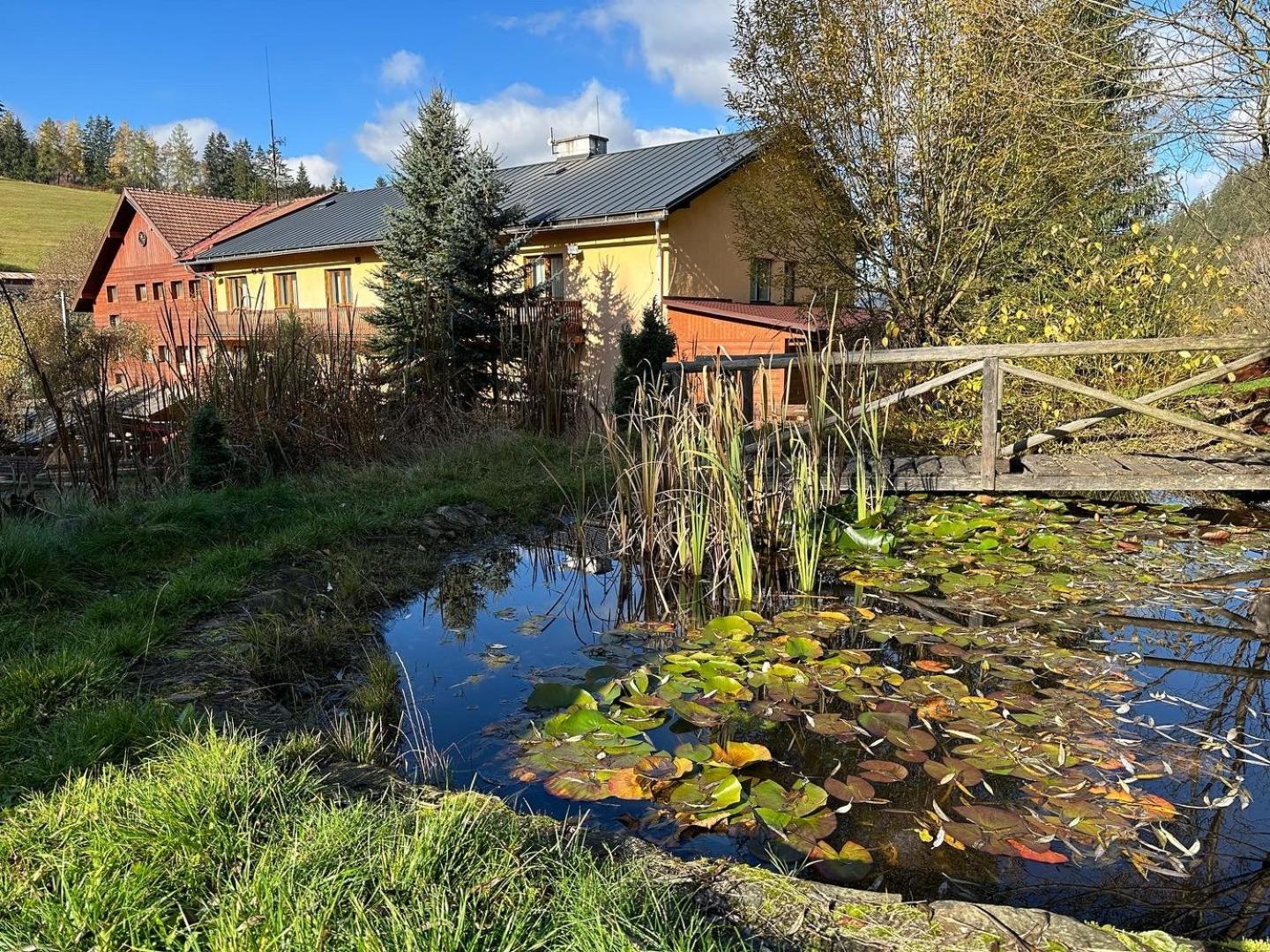 Horsky Hotel Kycerka Velke Karlovice Bagian luar foto