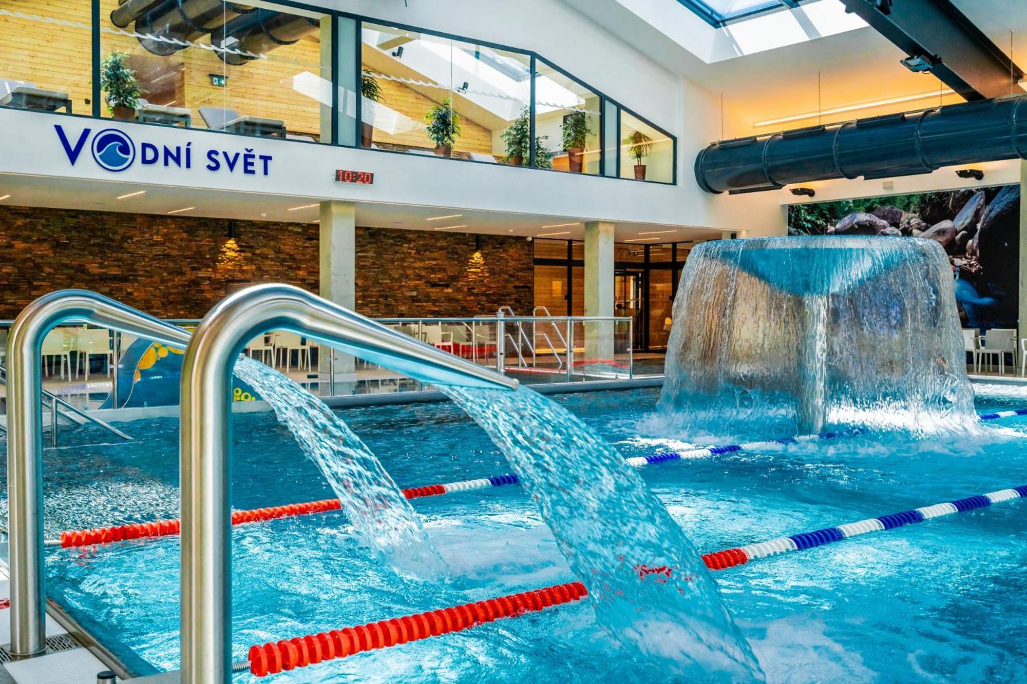 Horsky Hotel Kycerka Velke Karlovice Bagian luar foto